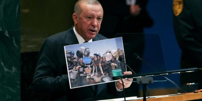 Berita Turki Evakuasi 200 Warga Gaza Terjebak di Terowongan Rafah