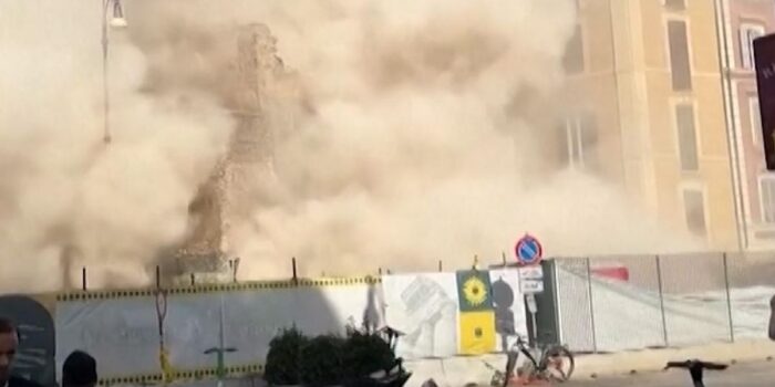 Berita Detik-detik Bangunan Abad Pertengahan di Italia Roboh, 1 Pekerja Tewas