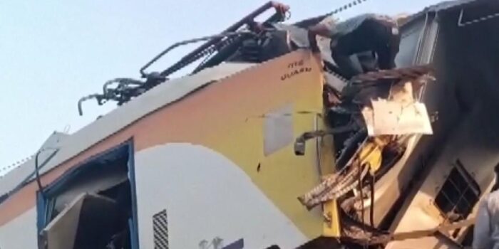 Berita Dua Kereta Tabrakan di India, 4 Tewas Belasan Terluka Berita Dua Kereta Tabrakan di India, 4 Tewas Belasan Terluka