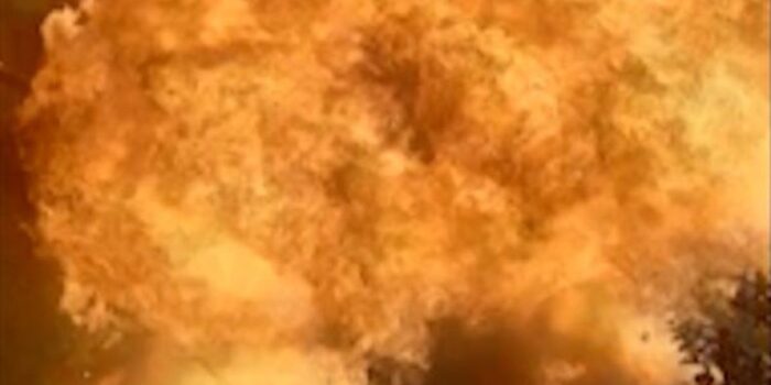 Berita Detik-detik Bola Api Keluar dari Mobil Meledak di Bronx New York Berita Detik-detik Bola Api Keluar dari Mobil Meledak di Bronx New York