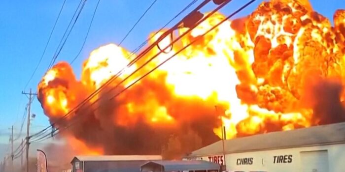 Berita Detik-detik Pesawat Kargo UPS Jatuh di Kentucky Terekam Kamera Mobil Berita Detik-detik Pesawat Kargo UPS Jatuh di Kentucky Terekam Kamera Mobil