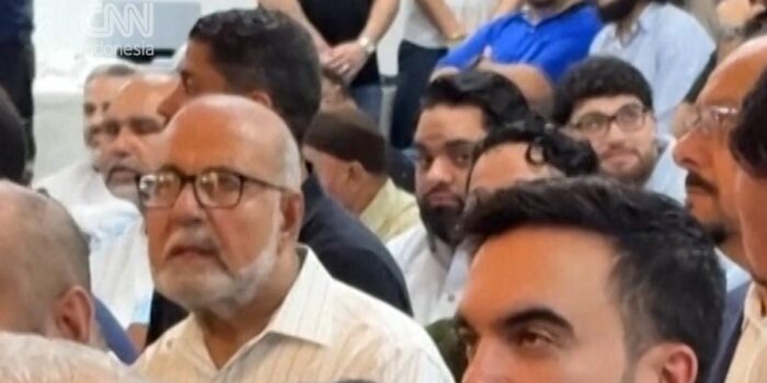 Berita Momen Walkot Terpilih NYC Mamdani Salat Jumat & Ikut Bagikan Makanan Berita Momen Walkot Terpilih NYC Mamdani Salat Jumat & Ikut Bagikan Makanan