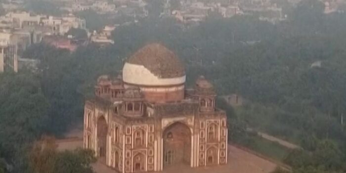 Berita Penampakan New Delhi Diselimuti Asap Tebal Polusi