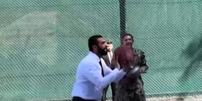 Berita Ke Gedung Putih & Main Basket