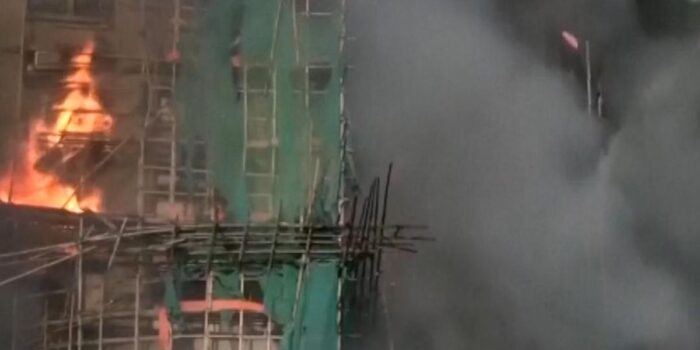 Berita Detik-detik Kebakaran Gedung 2.000 Hunian di Hong Kong Berita Detik-detik Kebakaran Gedung 2.000 Hunian di Hong Kong