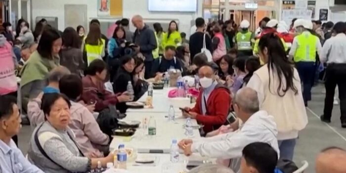 Berita Ribuan Warga Apartemen di Hong Kong Diungsikan Imbas Kebakaran Dahsyat