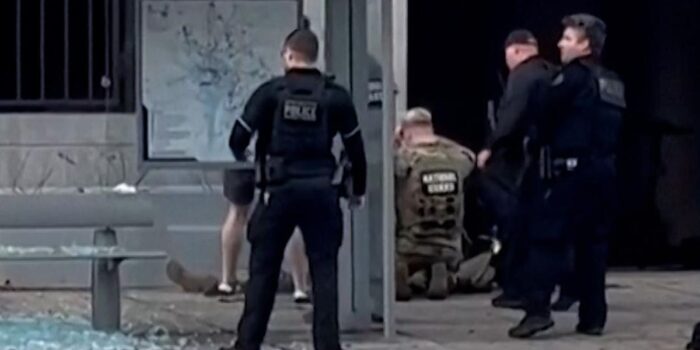 Berita Detik-detik usai Penembakan Tewaskan 2 Tentara Garda Nasional AS