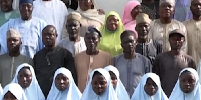 Berita Momen Haru Ortu di Nigeria Jemput Putri Mereka Bebas dari Penculikan