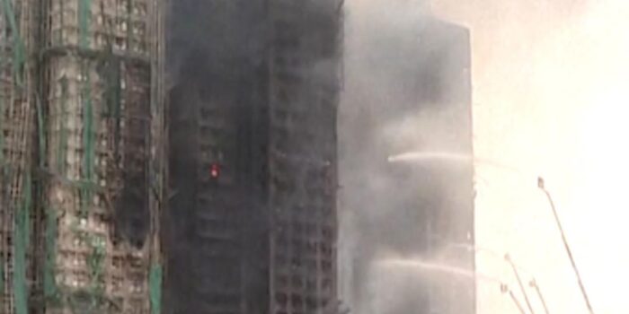 Berita Kebakaran Apartemen Hong Kong Sudah Terkendali, 65 Orang Tewas