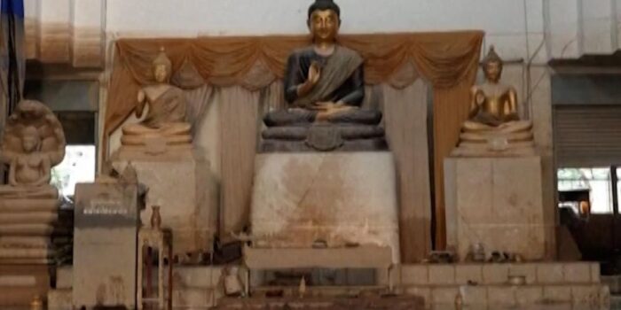 Berita Banjir Thailand Rendam Kuil Buddha Tidur Hingga 5 Meter