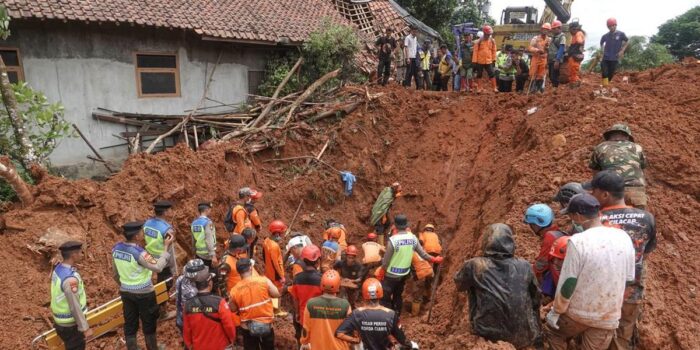Berita 8 Korban Tewas Ditemukan, 10 Masih Dicari Berita 8 Korban Tewas Ditemukan, 10 Masih Dicari