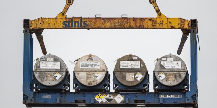 Berita Greenpeace Sebut Prancis Kirim Uranium ke Rusia