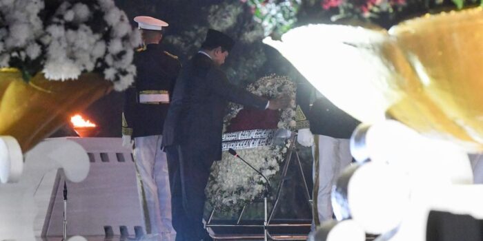 Berita Prabowo Pimpin Upacara dan Renungan Hari Pahlawan di TMP Kalibata