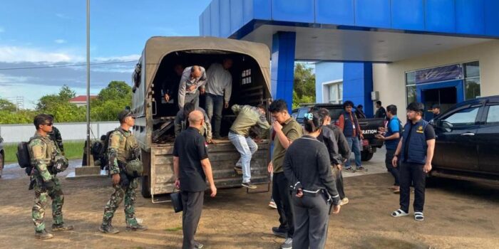 Berita 15 WN China Penyerang Prajurit TNI di Ketapang Dibawa ke Imigrasi Berita 15 WN China Penyerang Prajurit TNI di Ketapang Dibawa ke Imigrasi