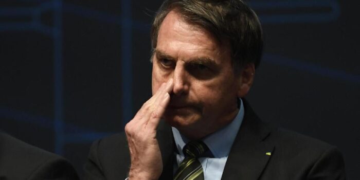 Berita Eks Presiden Brasil Bolsonaro Cegukan Berbulan-bulan hingga Masuk RS