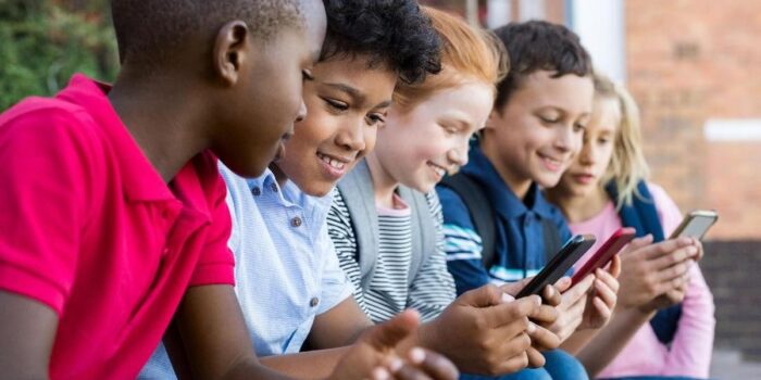 Berita Australia Resmi Larang Anak Main Medsos, Bagaimana Aturannya?