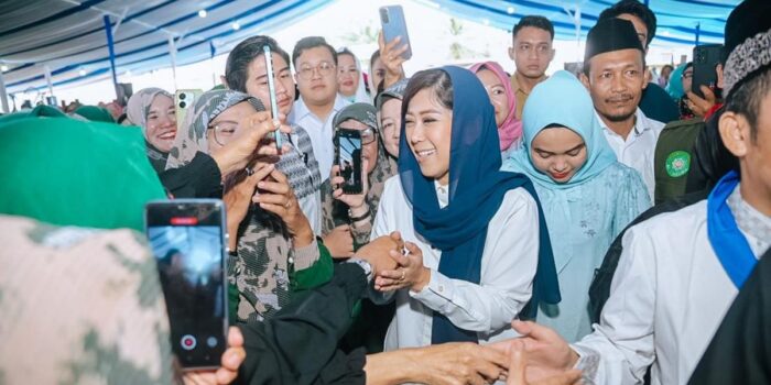 Berita Kemkomdigi Salurkan 6,5 Ton Sembako untuk Korban Banjir Deli Serdang Berita Kemkomdigi Salurkan 6,5 Ton Sembako untuk Korban Banjir Deli Serdang
