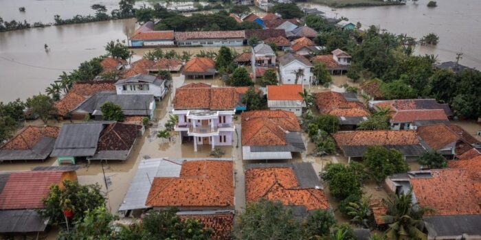 Berita Banjir Rendam Ratusan Rumah hingga Sawah di Karawang Berita Banjir Rendam Ratusan Rumah hingga Sawah di Karawang