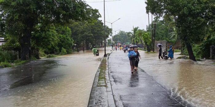 Berita Imbas Banjir, Warga Medan Beli Bensin Eceran Rp50 Ribu per Liter