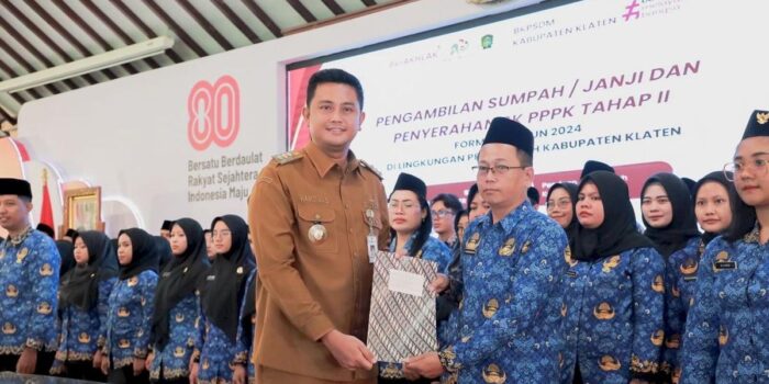 Berita Bupati Klaten Serahkan 96 SK PPPK Tahap II Formasi 2024