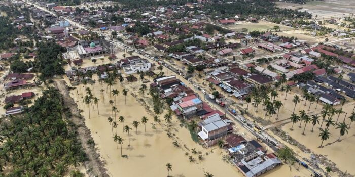 Berita Derita Korban Banjir Aceh Tamiang Minum Air Keruh Demi Bertahan Hidup Berita Derita Korban Banjir Aceh Tamiang Minum Air Keruh Demi Bertahan Hidup
