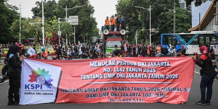 Berita Revisi UMP DKI Jadi Rp5,89 Juta Berita Revisi UMP DKI Jadi Rp5,89 Juta