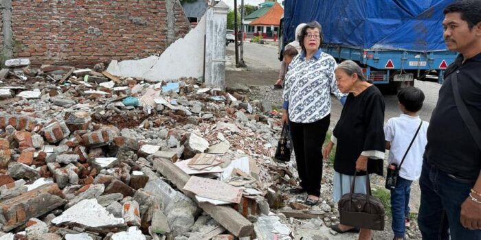 Berita Polisi Periksa Nenek Elina Usai Diusir Paksa Ormas dari Rumah