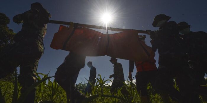 Berita 3 TNI Gugur Tersapu Banjir Bandang di Lembah Anai Sumbar Berita 3 TNI Gugur Tersapu Banjir Bandang di Lembah Anai Sumbar