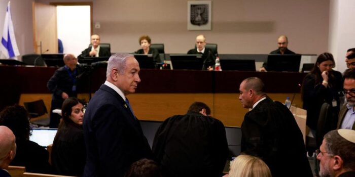 Berita Netanyahu Perdana Muncul di Pengadilan usai Minta Ampun dari Presiden