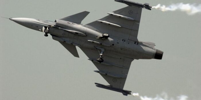 Berita Jet Gripen Thailand Gempur Kasino Kamboja, Diduga Simpan Roket-Drone Berita Jet Gripen Thailand Gempur Kasino Kamboja, Diduga Simpan Roket-Drone