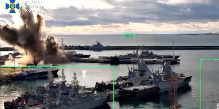 Berita Ukraina Hantam Kapal Selam Rusia sampai Teror Kepala Babi di Australia