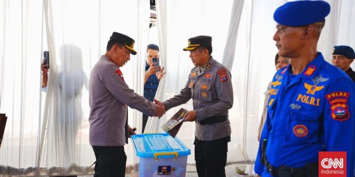 Berita Kapolri Beri Motivasi kepada Anggota Polri Terdampak Banjir Sumatra