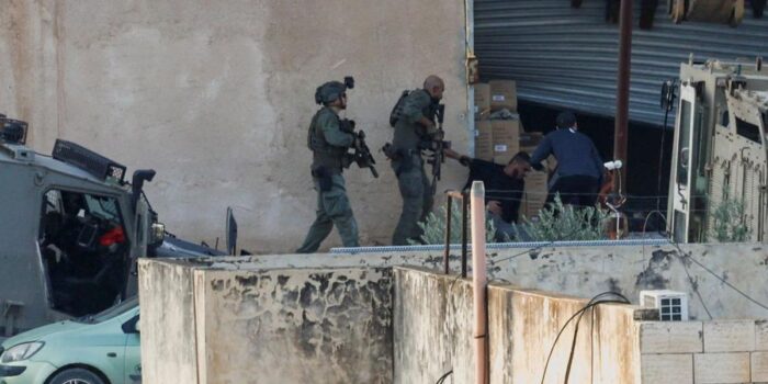 Berita Israel Ambil Alih Rumah Warga, Berlakukan Jam Malam di Tepi Barat