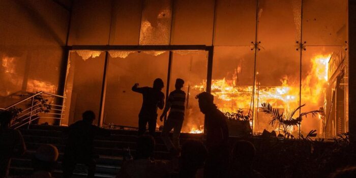 Berita Kematian Pemimpin Demo Picu Gelombang Kerusuhan di Bangladesh