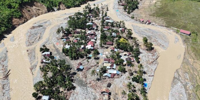 Berita Mualem Sebut Banjir Bandang Aceh Seperti Tsunami Kedua