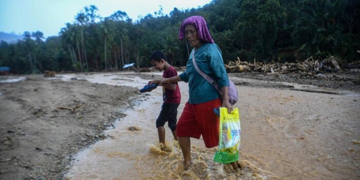 Berita Warga Tukka Tapteng Masih Terisolir, Rawan Banjir Susulan