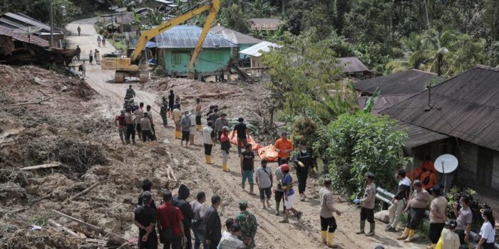 Berita TNI AD Kirim Prajurit-Alutsista Bantu Penanganan Banjir di Sumatra Berita TNI AD Kirim Prajurit-Alutsista Bantu Penanganan Banjir di Sumatra