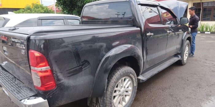 Berita Geledah Rumah Dinas & Kantor Kejari HSU, KPK Sita Mobil Pemda Tolitoli