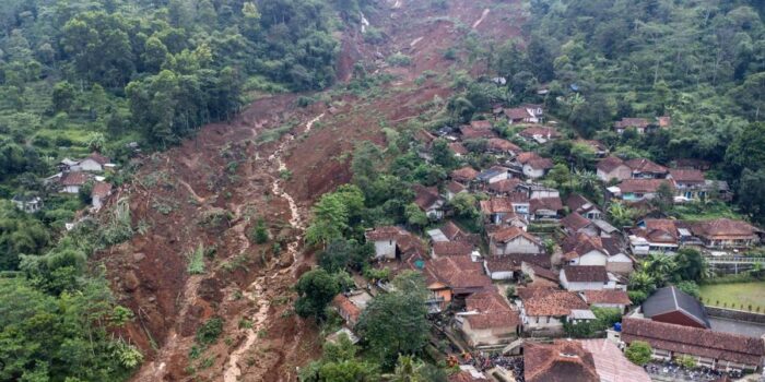 Berita Detik-detik Longsor di Arjasari Bandung: Hujan Lebat, Tebing Runtuh Berita Detik-detik Longsor di Arjasari Bandung: Hujan Lebat, Tebing Runtuh