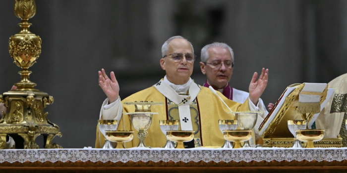 Berita Paus Leo XIV Pimpin Misa Natal Pertamanya