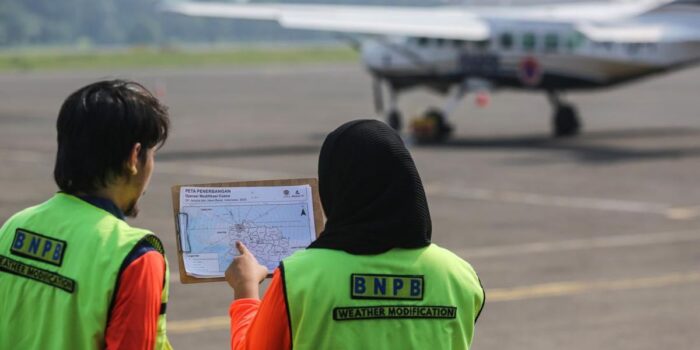 Berita Jatim Gelar Operasi Modifikasi Cuaca untuk Minimalisasi Cuaca Ekstrem Berita Jatim Gelar Operasi Modifikasi Cuaca untuk Minimalisasi Cuaca Ekstrem