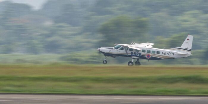 Berita Hujan Deras, Bandara Ngurah Rai Sesuaikan Pendaratan Pesawat
