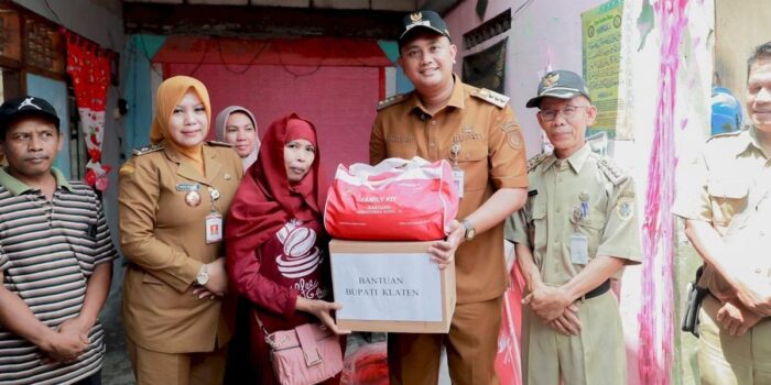 Berita Bupati Klaten Tunjukkan Perhatian pada Warga Terdampak Angin Kencang