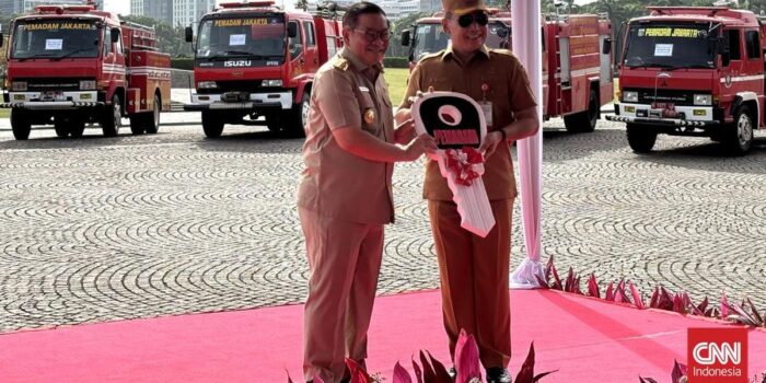Berita DKI Hibahkan 14 Mobil Damkar ke Sejumlah Daerah, Bekasi hingga Ambon