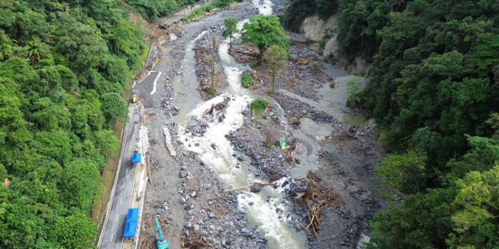 Berita Penampakan Jalan Putus di Lembah Anai karena Banjir Bandang