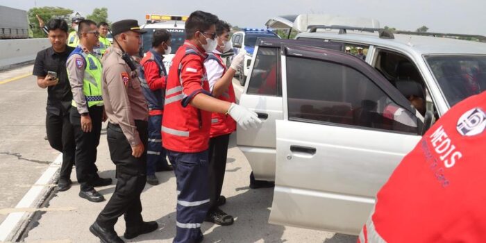 Berita Kronologi dan Identitas 4 Orang Ditemukan Tewas di Mobil di Tol Tegal Berita Kronologi dan Identitas 4 Orang Ditemukan Tewas di Mobil di Tol Tegal