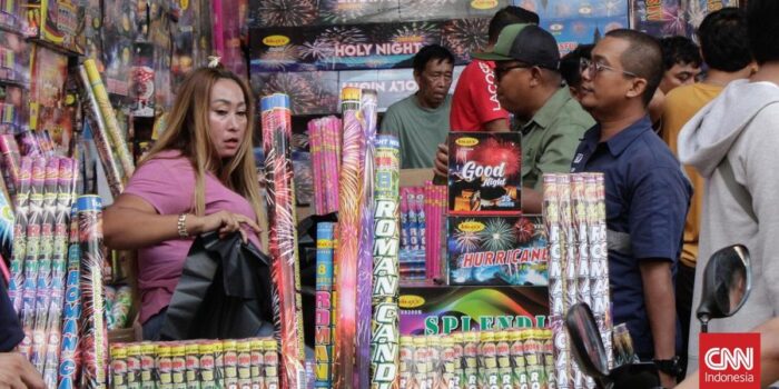 Berita Polisi Bakal Tindak Warga yang Nyalakan Kembang Api di Jakarta