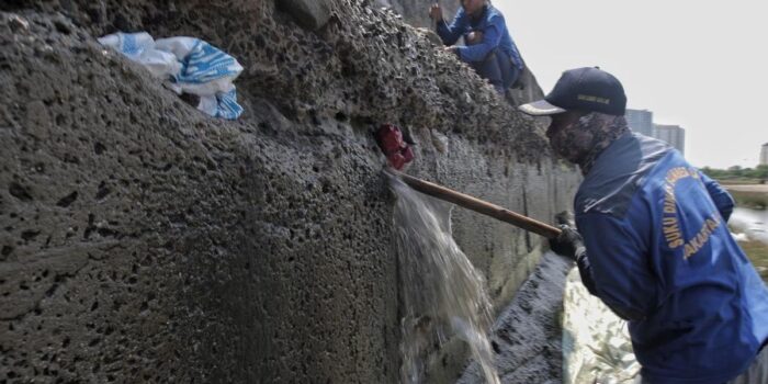 Berita Perbaikan Tanggul Muara Baru di Jakarta Utara yang Bocor