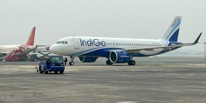 Berita Maskapai Batalkan Ribuan Penerbangan, Bandara di India Chaos