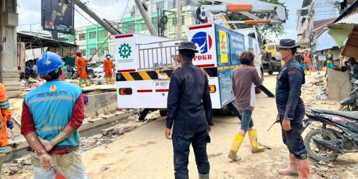 Berita Brimob Kawal Penormalan Listrik Pascabanjir di Aceh Tamiang Berita Brimob Kawal Penormalan Listrik Pascabanjir di Aceh Tamiang